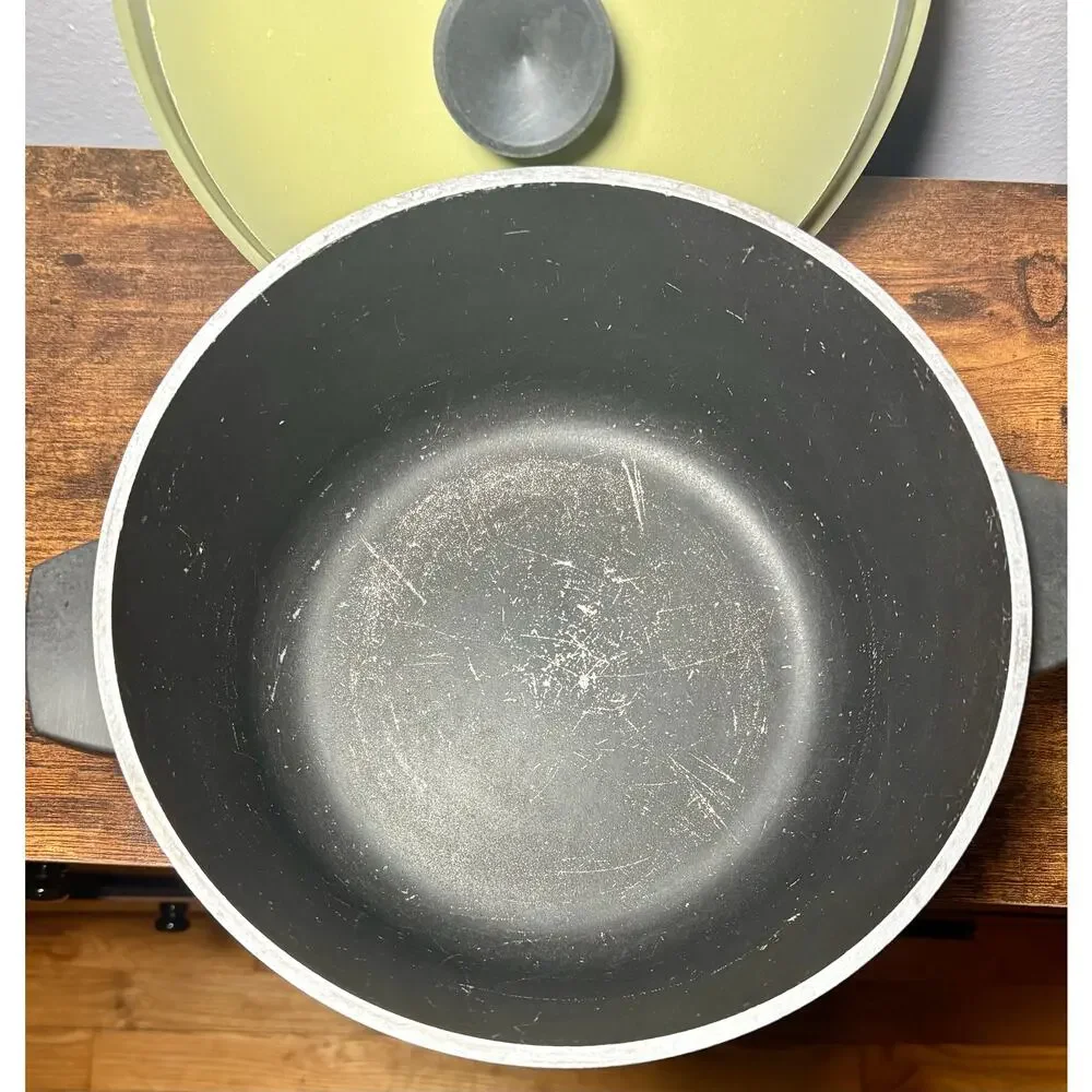 Vintage 1960s Colorama by Regal Avocado Green Aluminum 4 QT Dutch Oven with lid